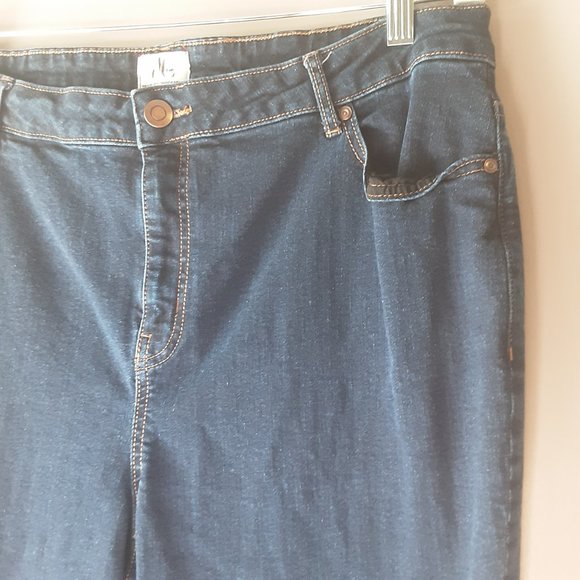 DC Jeans, Dark Wash, Straight Leg, Mid-Rise, Cropped. Size 20 - Picture 5 of 11